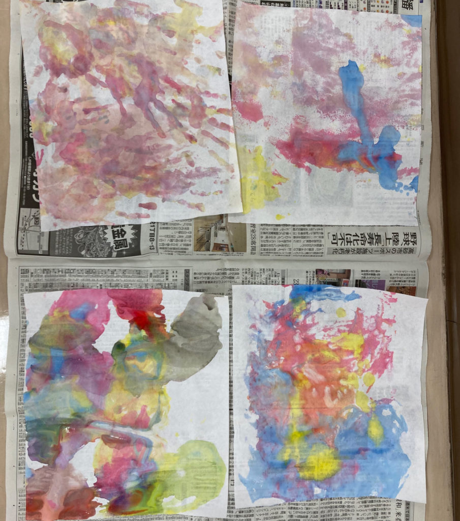 フィンガーペインティングの様子6