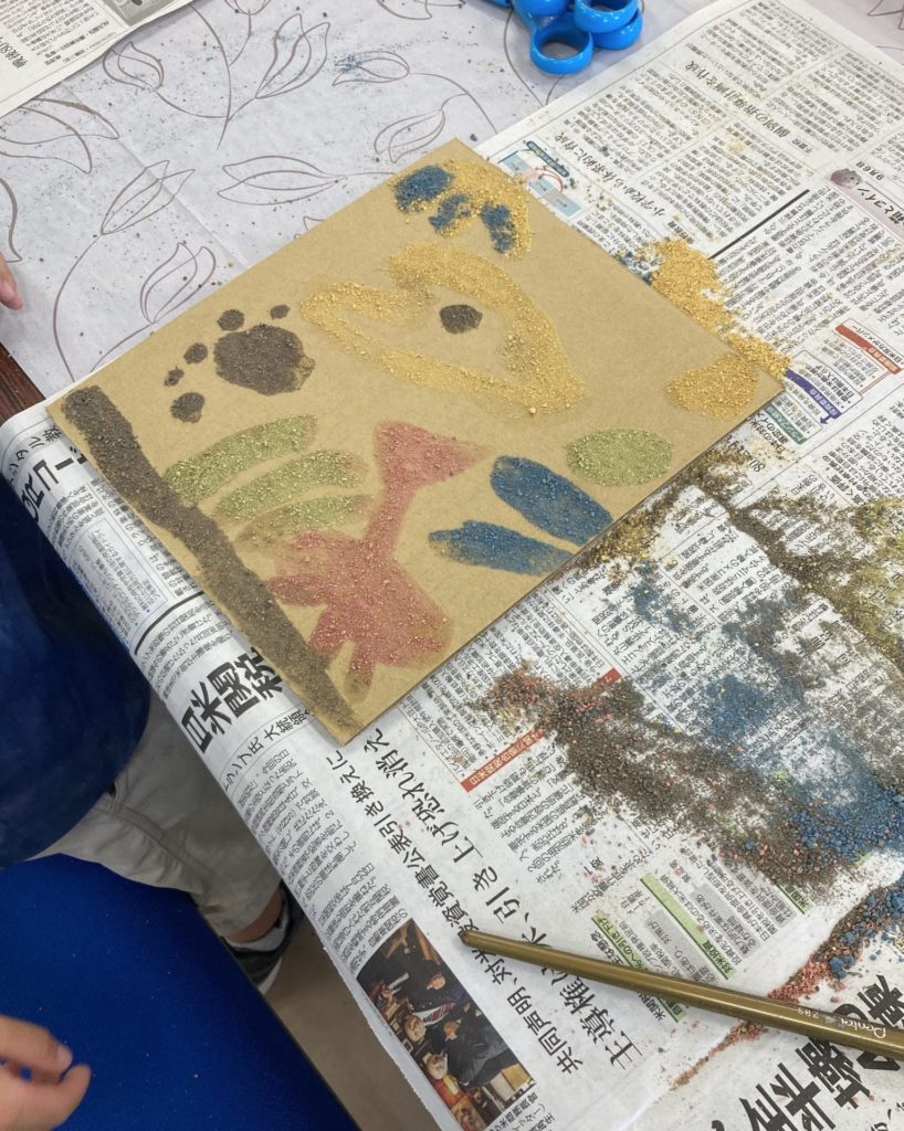 放課後の図工教室-木くずで絵をかこう」-